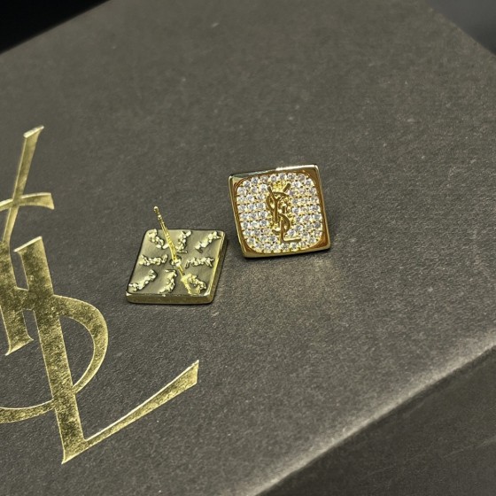 精湛工艺、卓越品质、时尚时尚的女性配饰