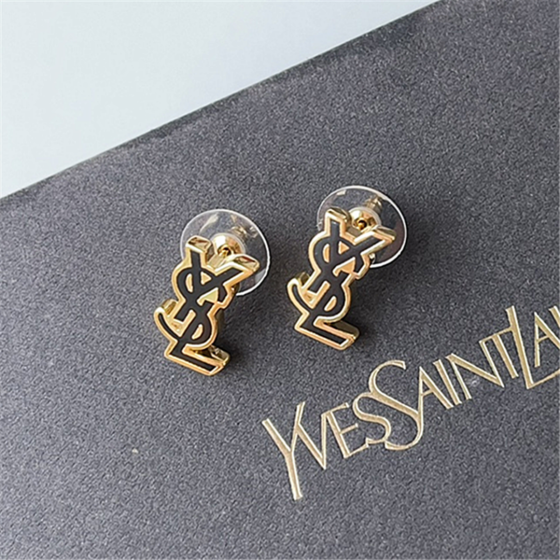 精湛工艺、卓越品质、时尚时尚的女性配饰