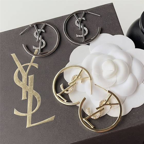 精湛工艺、卓越品质、时尚时尚的女性配饰