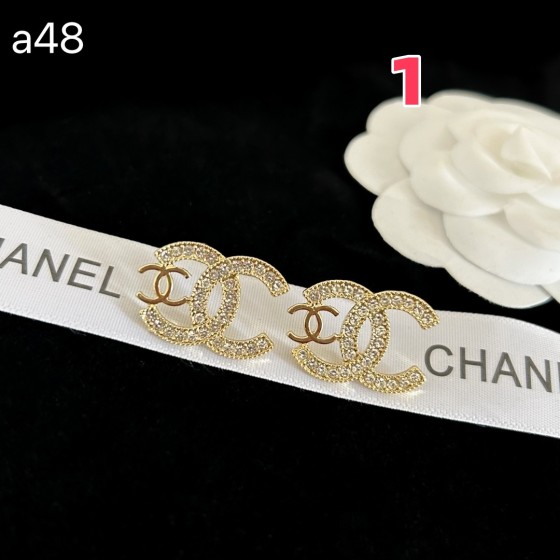 2025 年新款小香风耳环，工艺精湛，品质上乘，时尚潮流