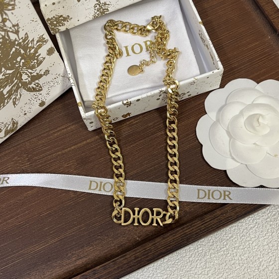 2025 年新款项链，工艺精湛，品质上乘，时尚潮流